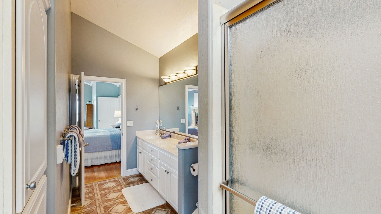 Photo of Bathroom in Harbor