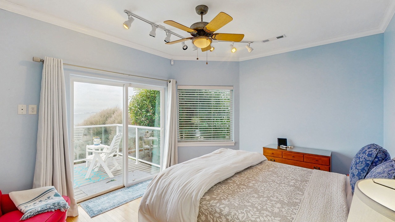 Photo of Bedroom in Harbor