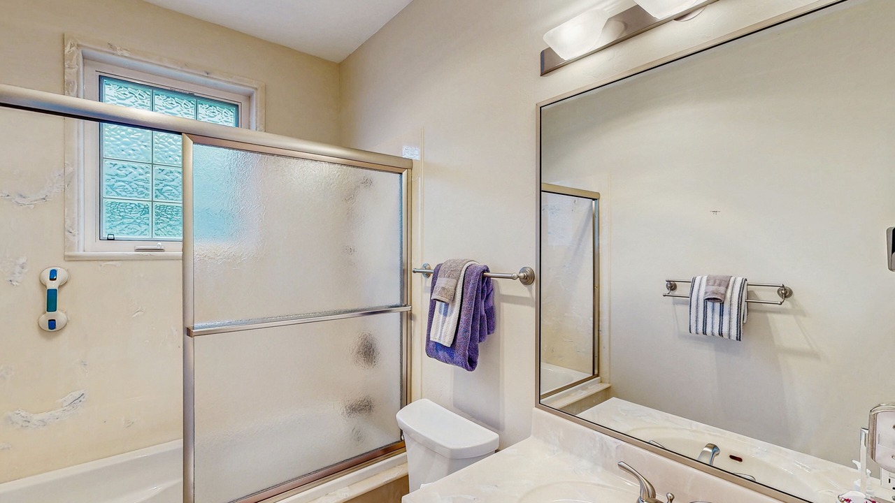 Photo of Bathroom in Harbor
