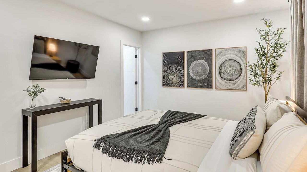 Photo of Bedroom in Coral Springs