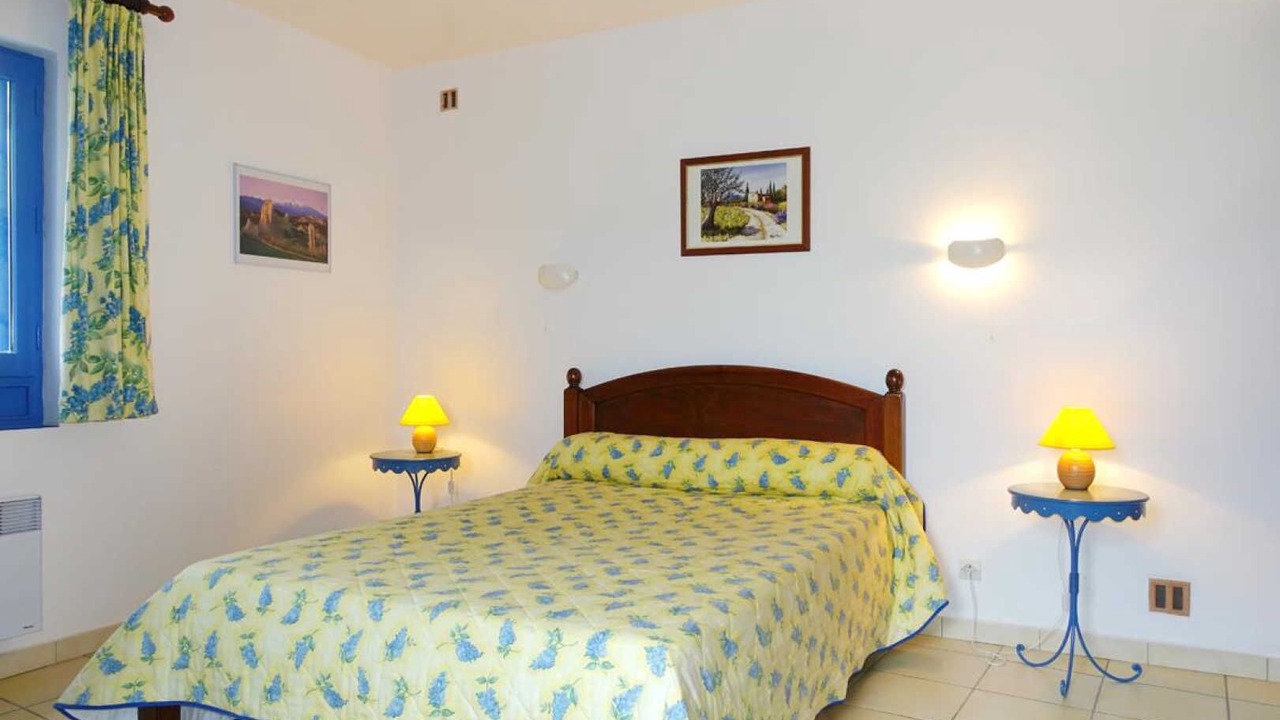 Photo of Bedroom in Planezes