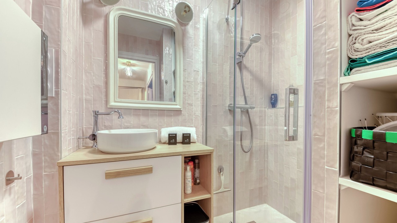 Photo of Bathroom in Lyon City Centre