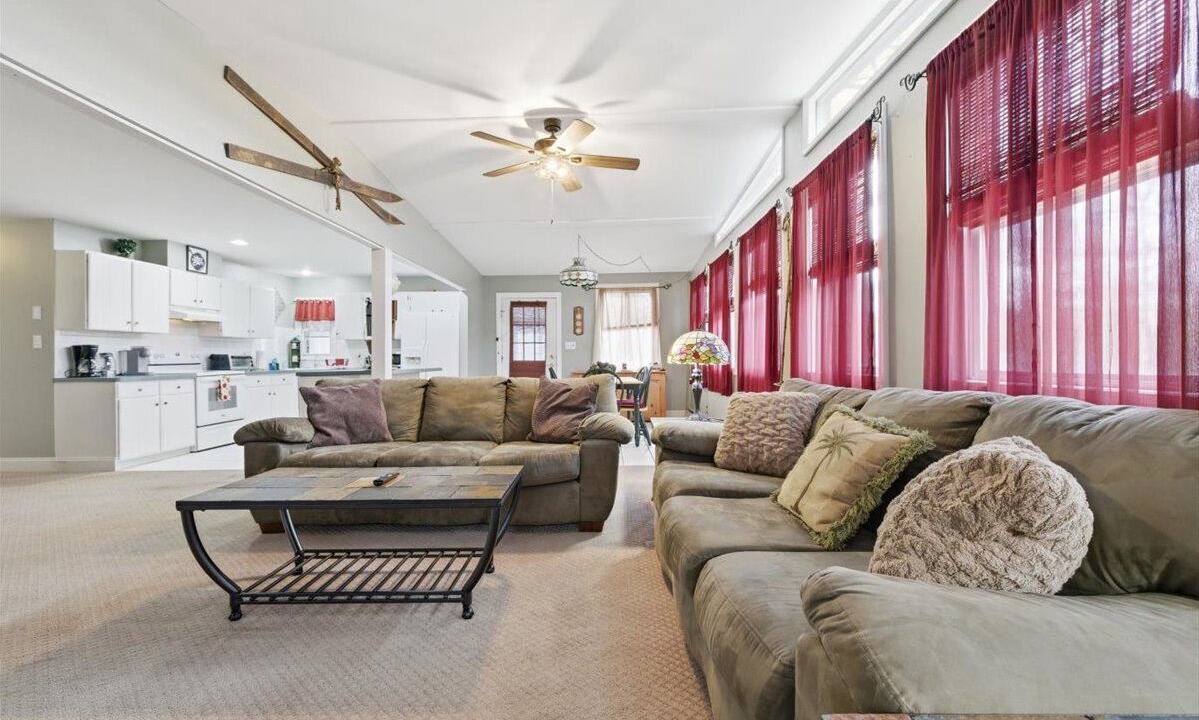 Photo of Livingroom in Briar Crest Woods