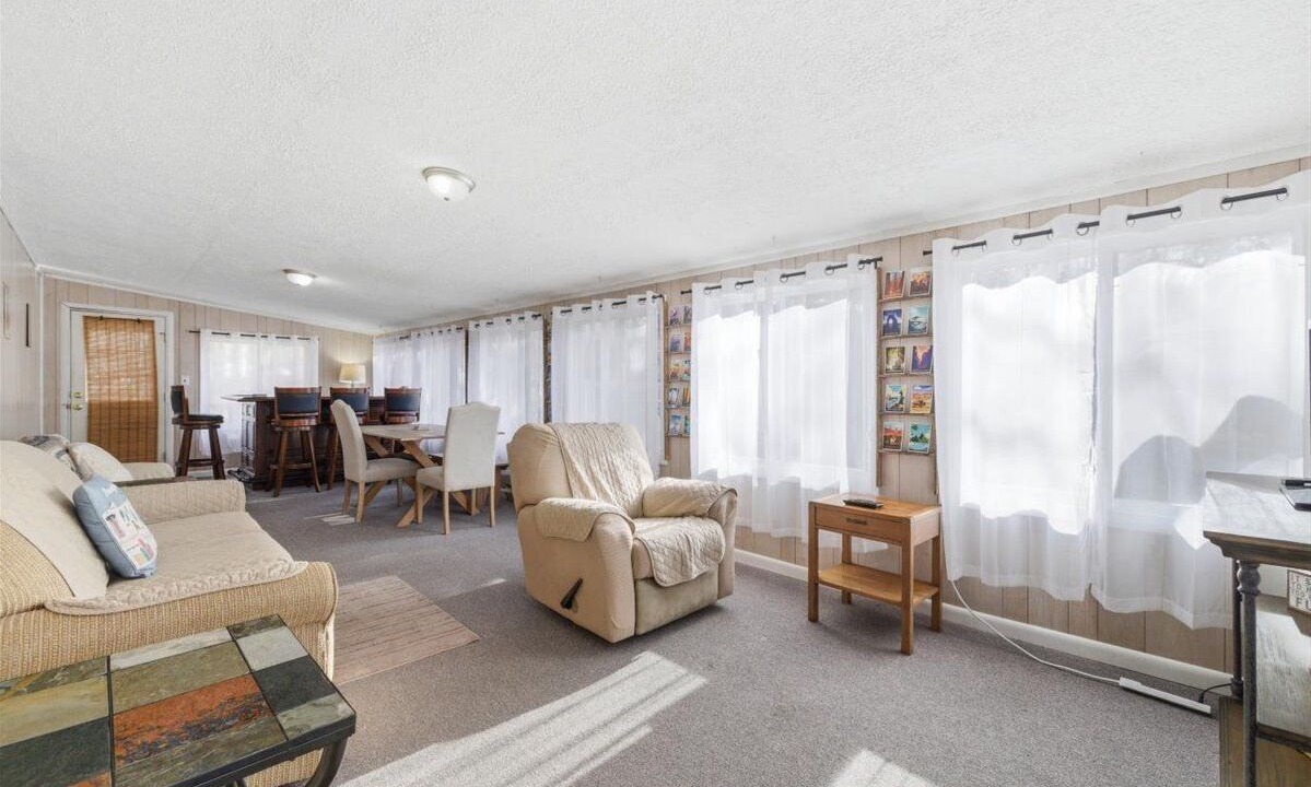 Photo of Livingroom in Briar Crest Woods