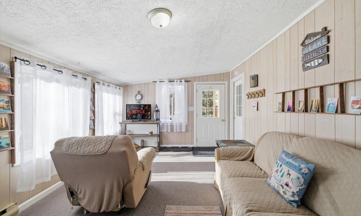 Photo of Livingroom in Briar Crest Woods