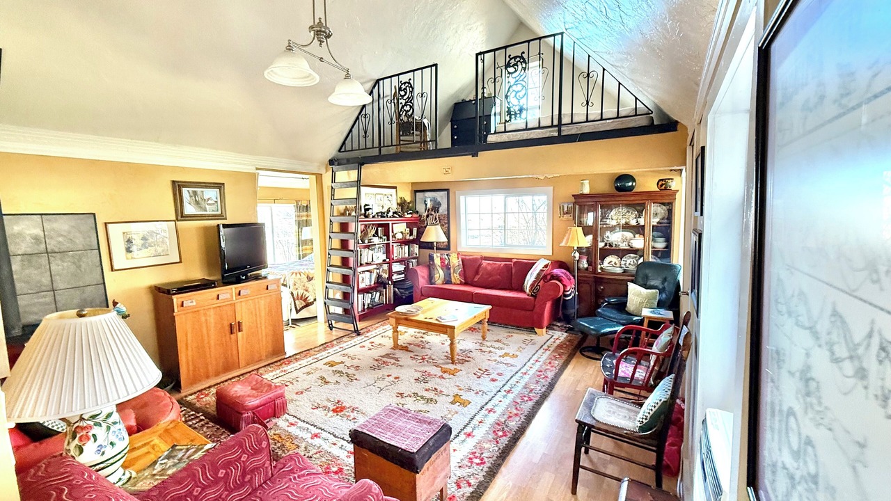Photo of Livingroom in Plush
