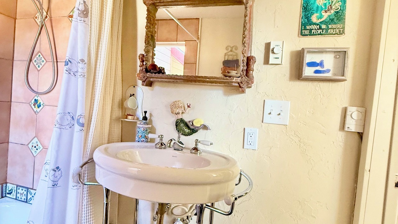 Photo of Bathroom in Plush
