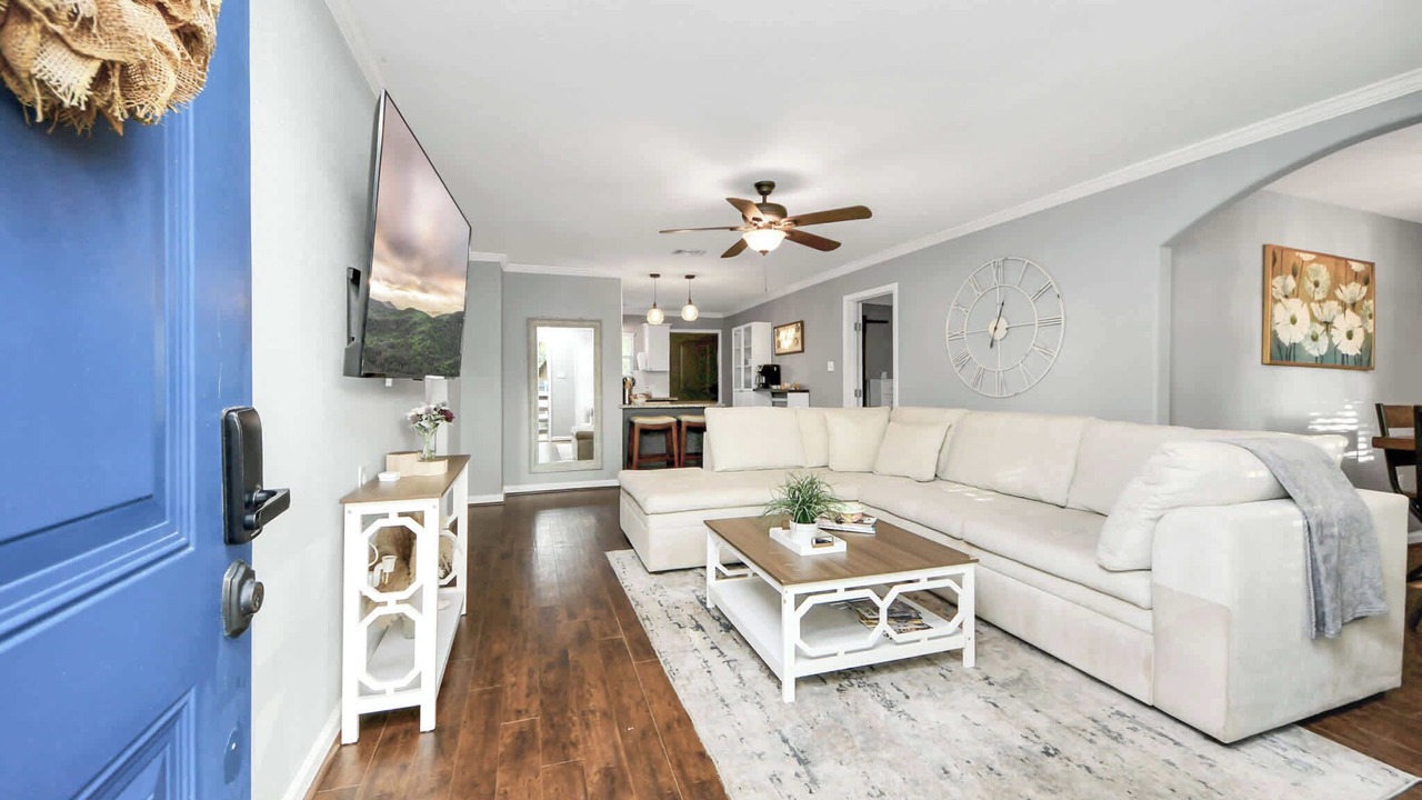 Photo of Livingroom in Foster Place