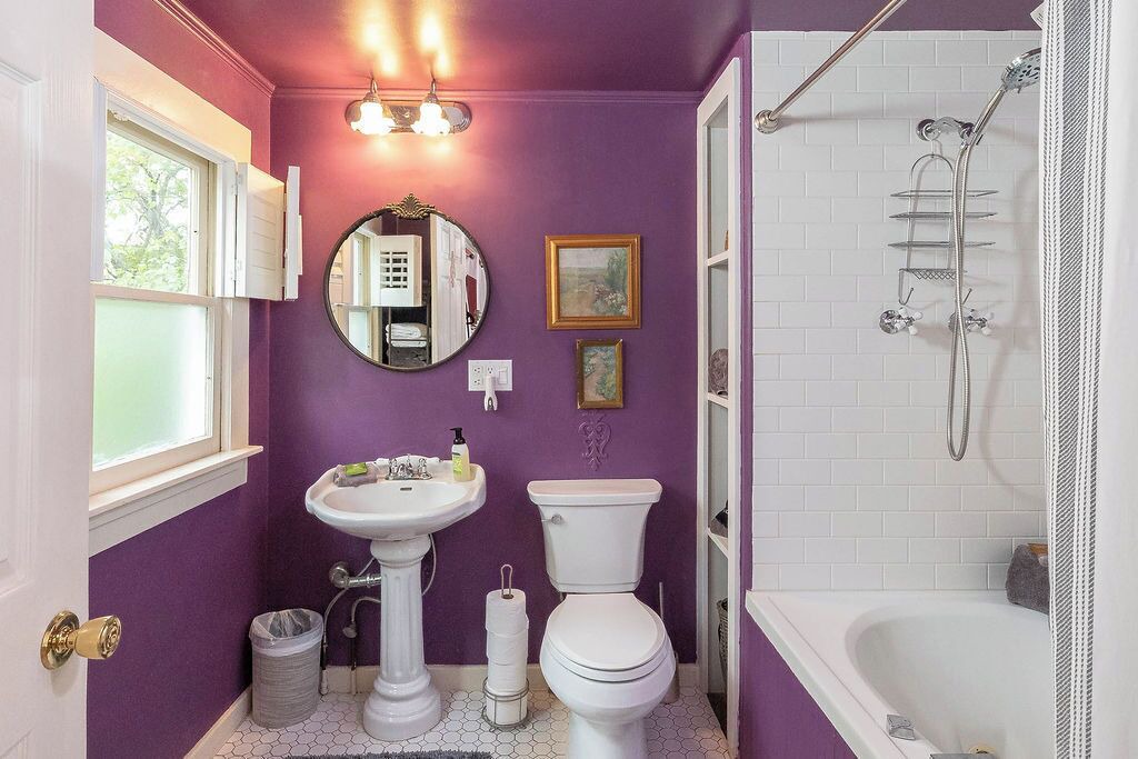 Photo of Bathroom in Eureka Springs Historic District