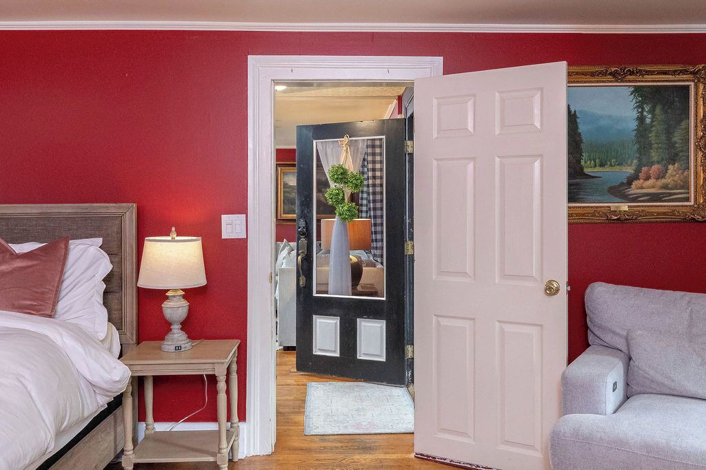 Photo of Bedroom in Eureka Springs Historic District