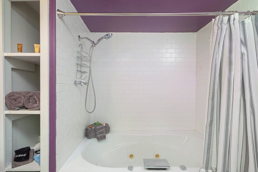 Photo of Bathroom in Eureka Springs Historic District