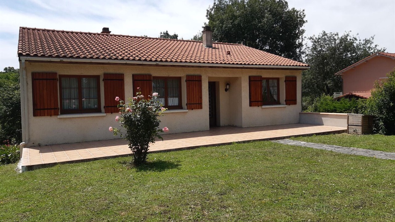 Photo of Outdoor in Naves