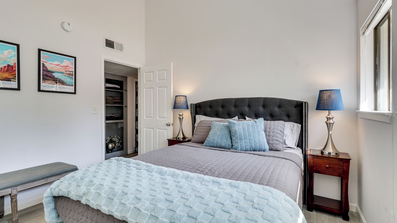 Photo of Bedroom in Lakeway