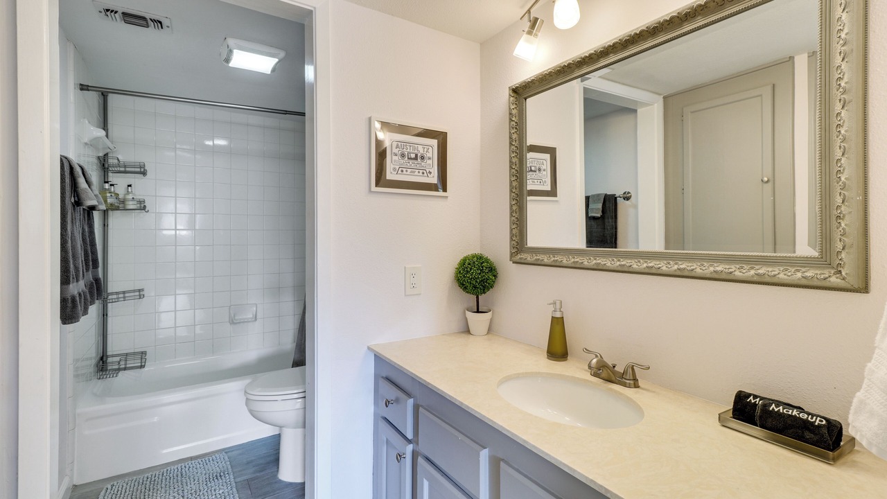 Photo of Bathroom in Lakeway
