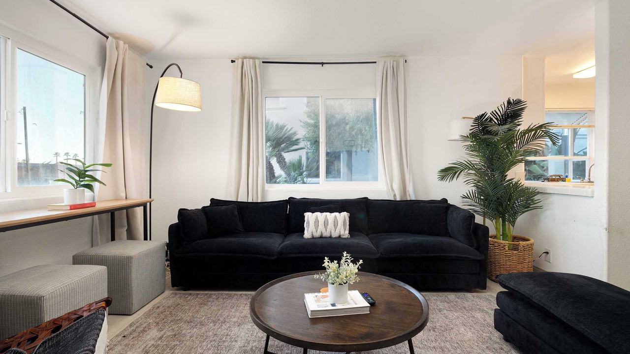 Photo of Livingroom in North Pacific Beach
