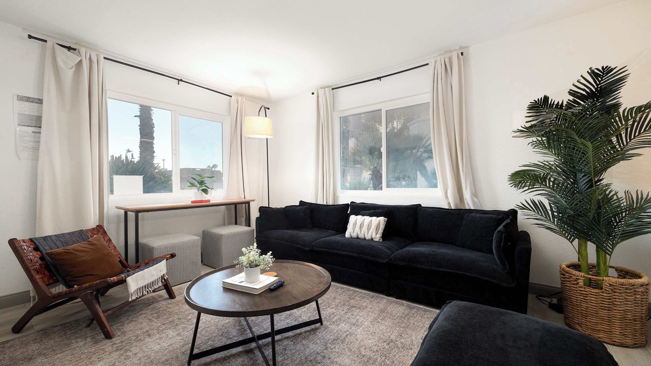 Photo of Livingroom in North Pacific Beach