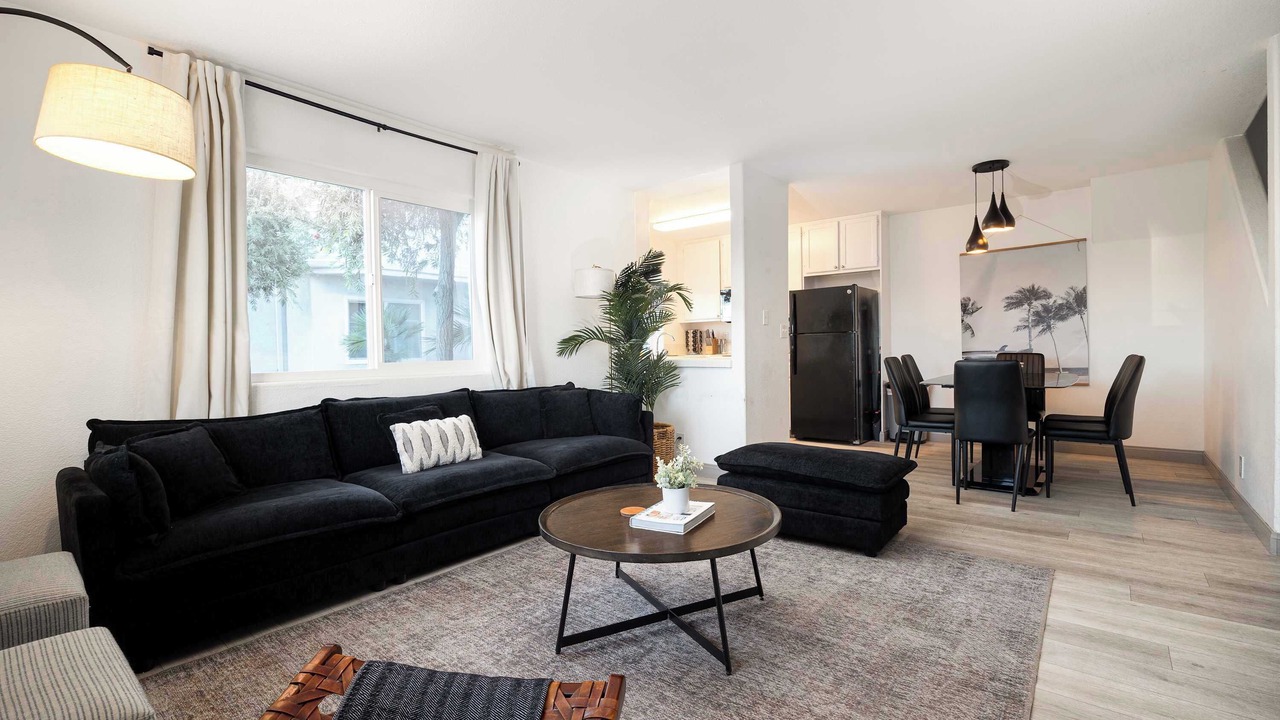 Photo of Livingroom in North Pacific Beach