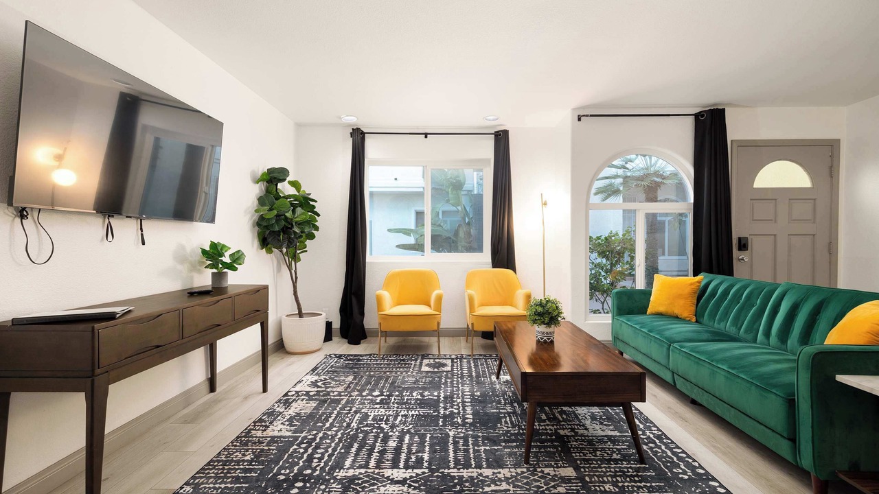 Photo of Livingroom in North Pacific Beach