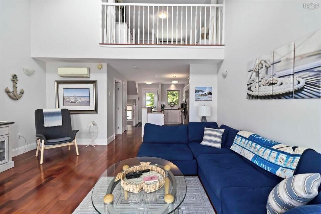 Photo of Livingroom in Western Shore