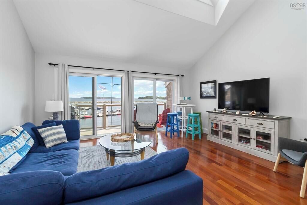 Photo of Livingroom in Western Shore