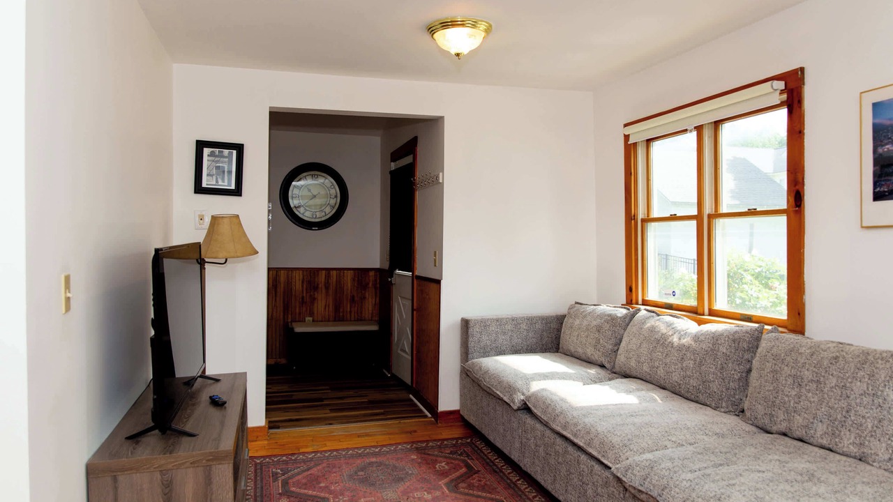 Photo of Bedroom in St. Albans Historic District