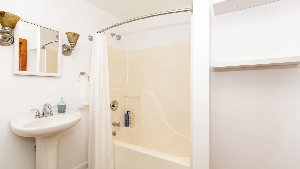 Photo of Bathroom in St. Albans Historic District