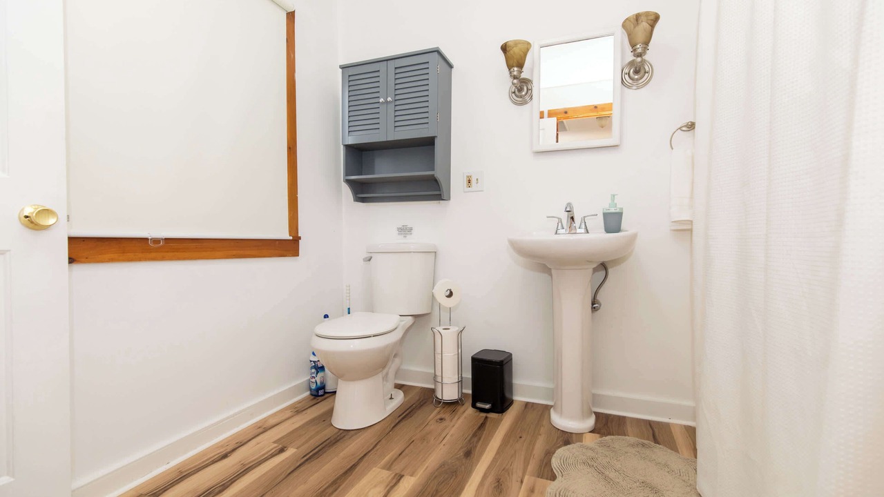 Photo of Bathroom in St. Albans Historic District