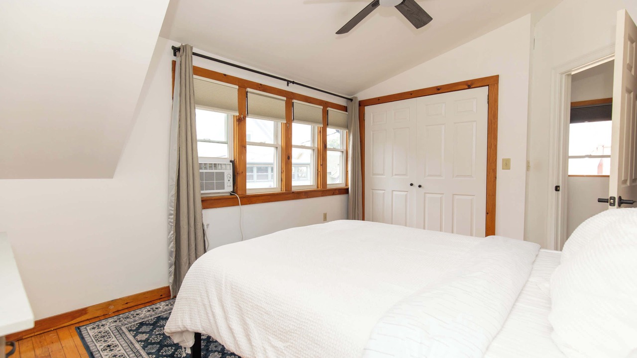 Photo of Bedroom in St. Albans Historic District