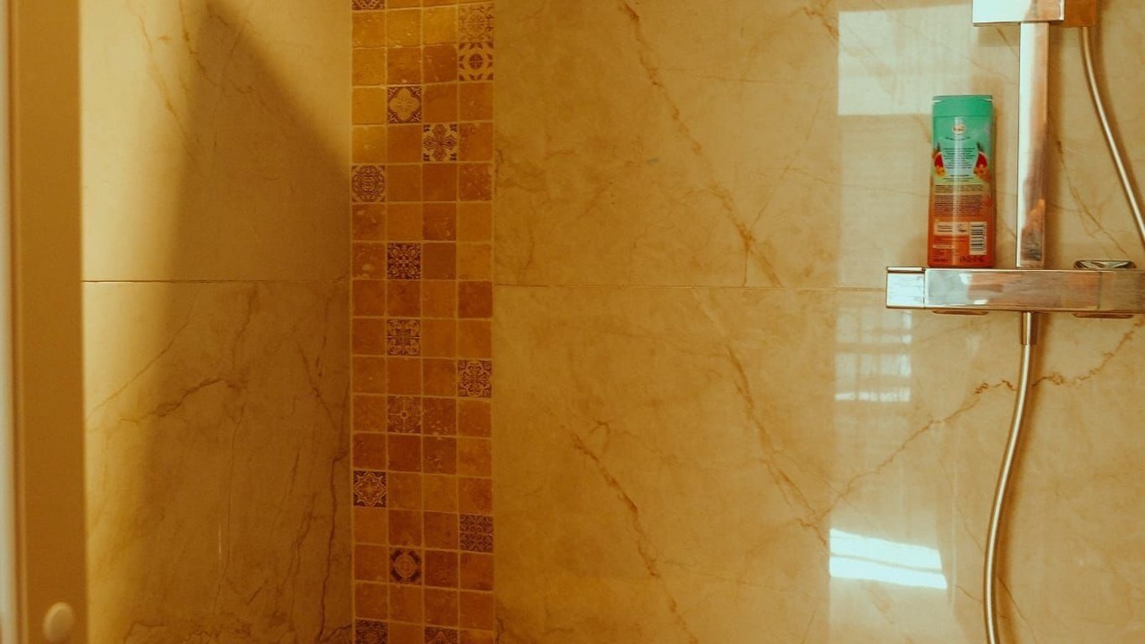 Photo of Bathroom in Tresses