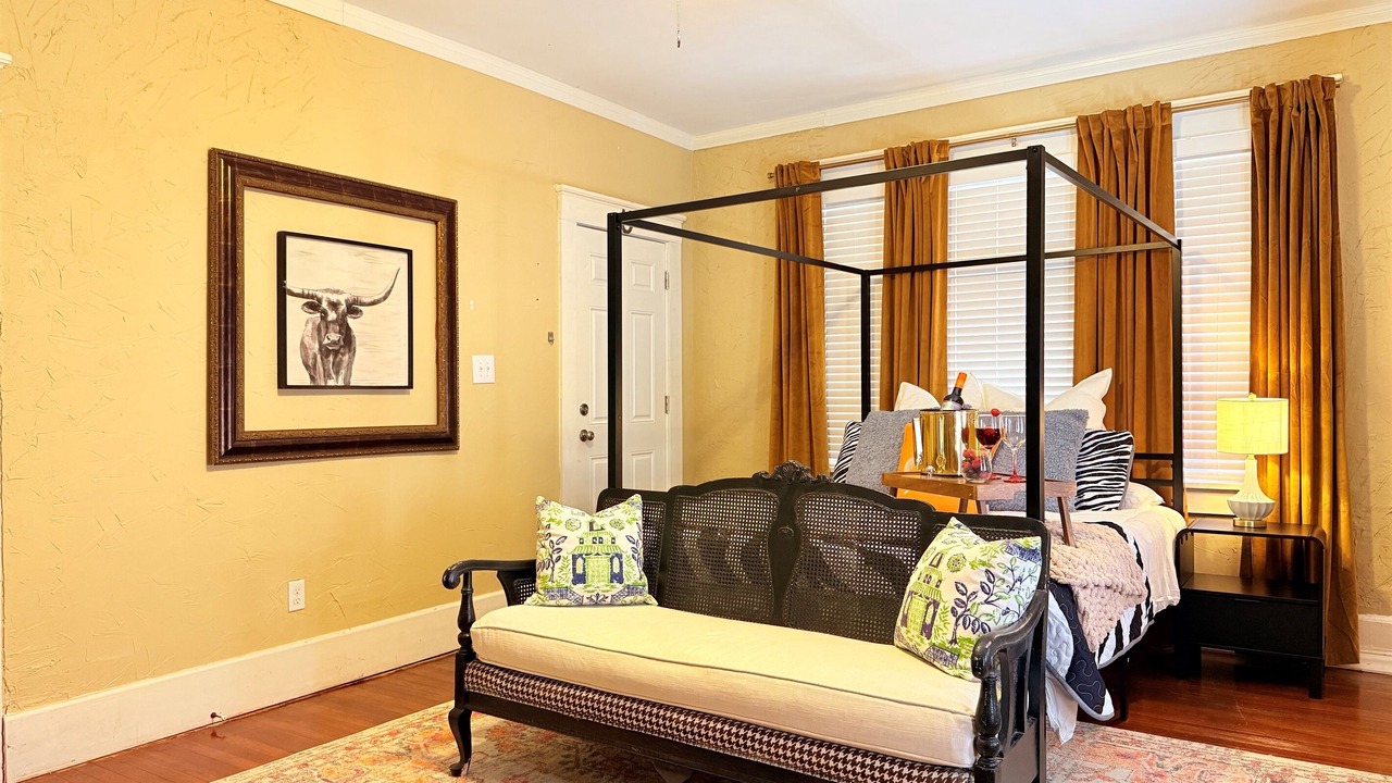 Photo of Livingroom in Original Town North