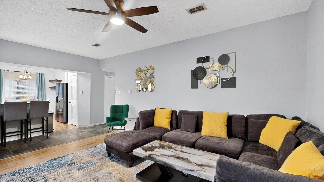 Photo of Livingroom in Allen