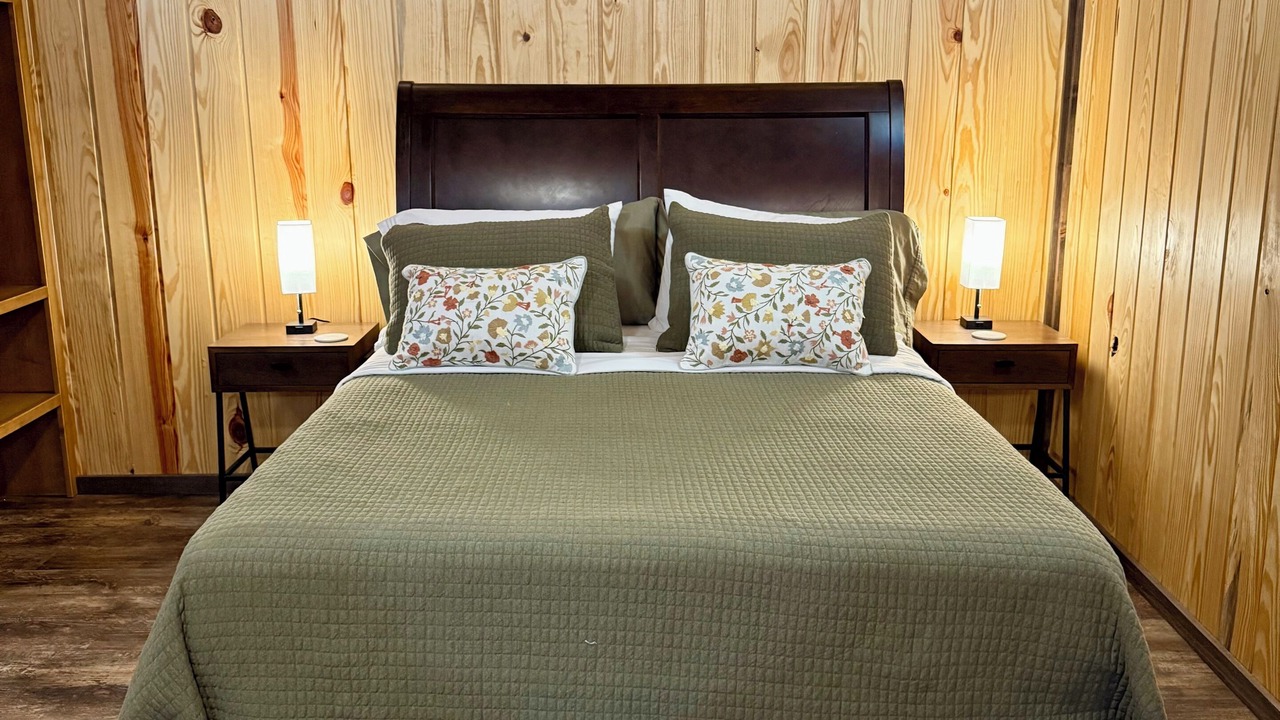 Photo of Bedroom in Clinton
