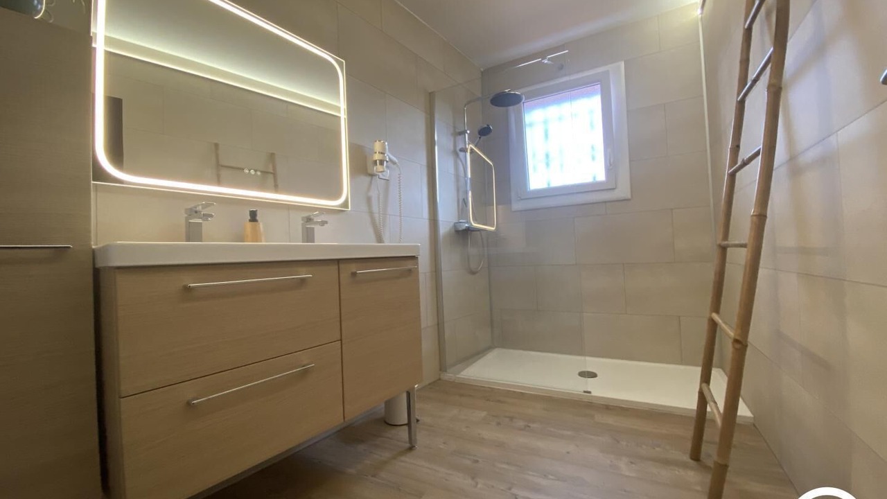 Photo of Bathroom in Saint-Martin-de-Fenouillet