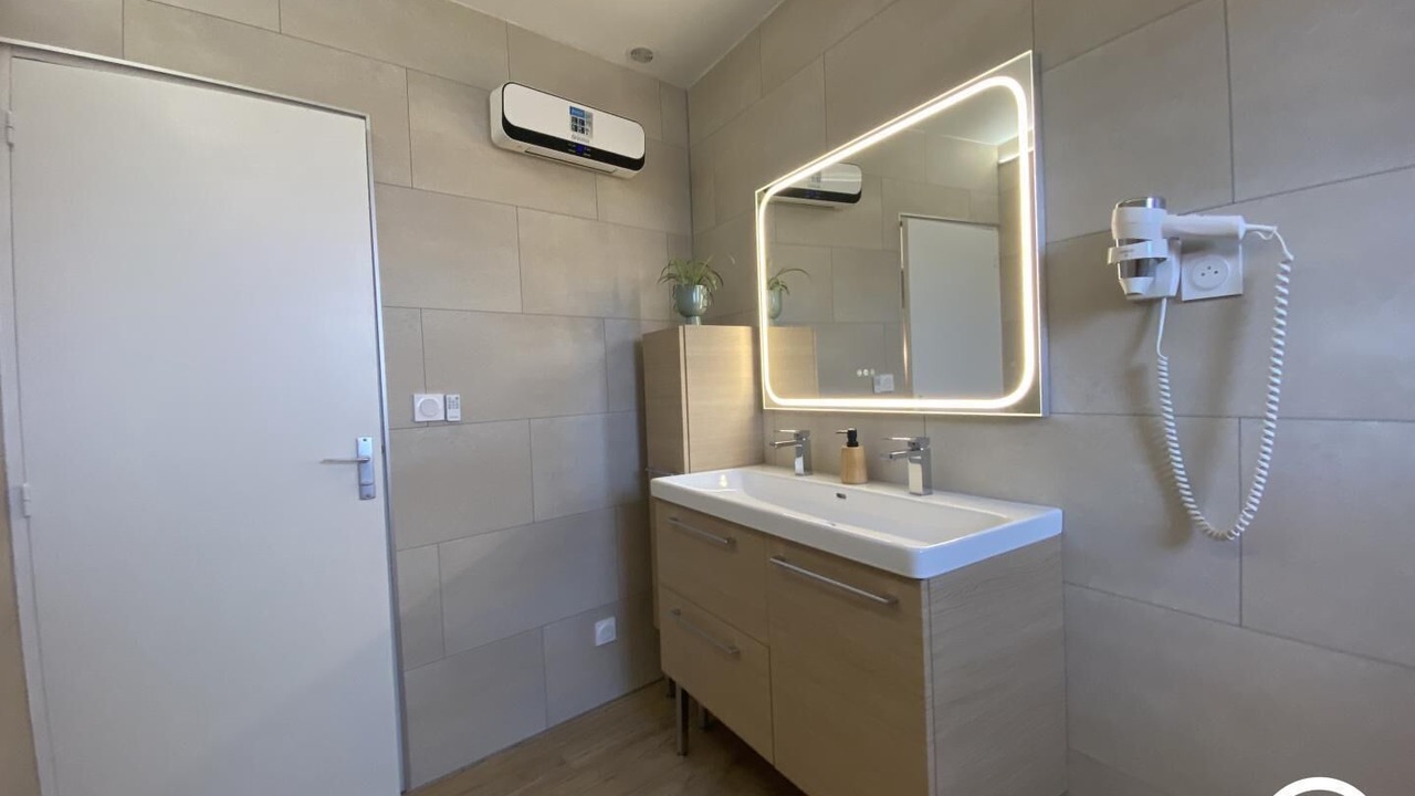 Photo of Bathroom in Saint-Martin-de-Fenouillet