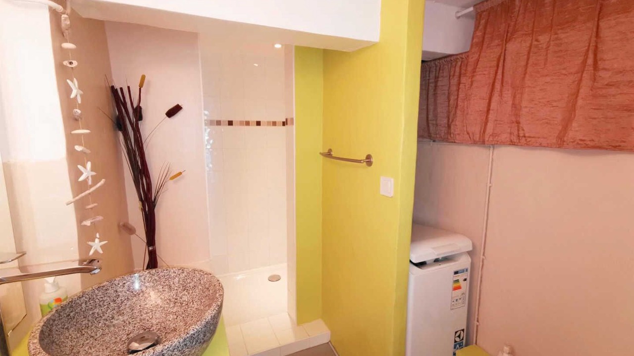 Photo of Bathroom in Laroque-des-Alberes
