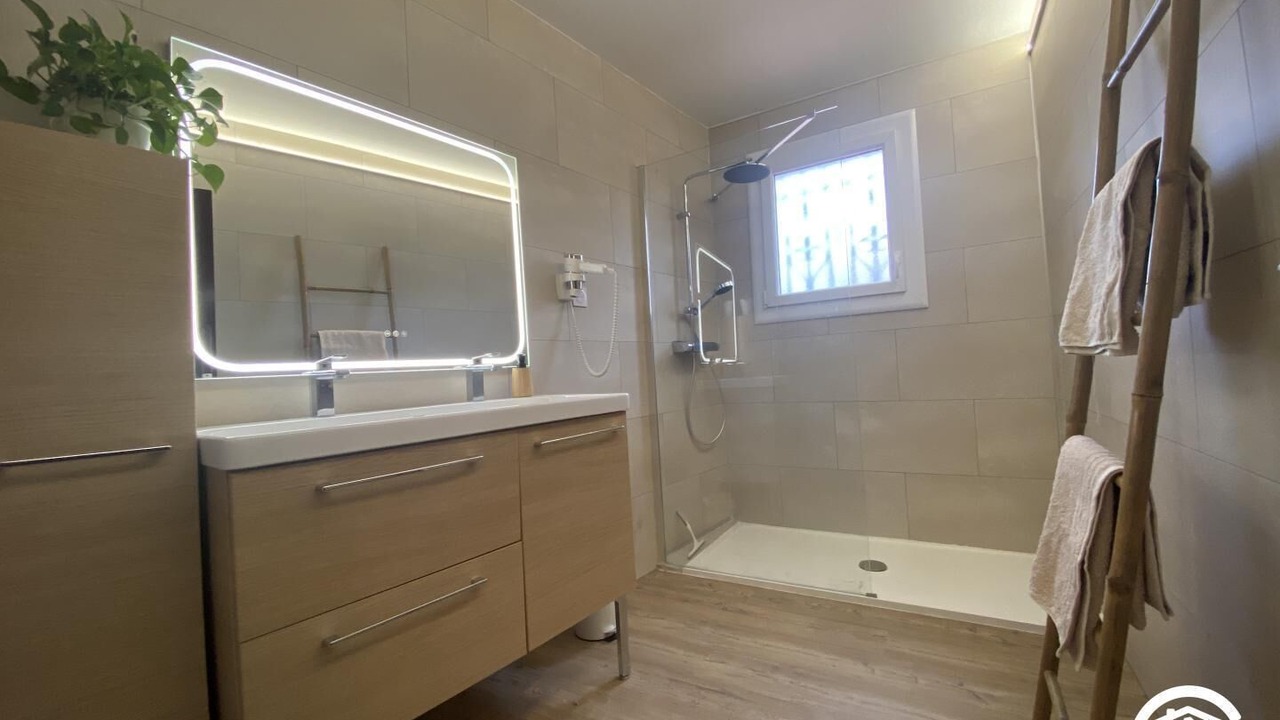 Photo of Bathroom in Saint-Martin-de-Fenouillet