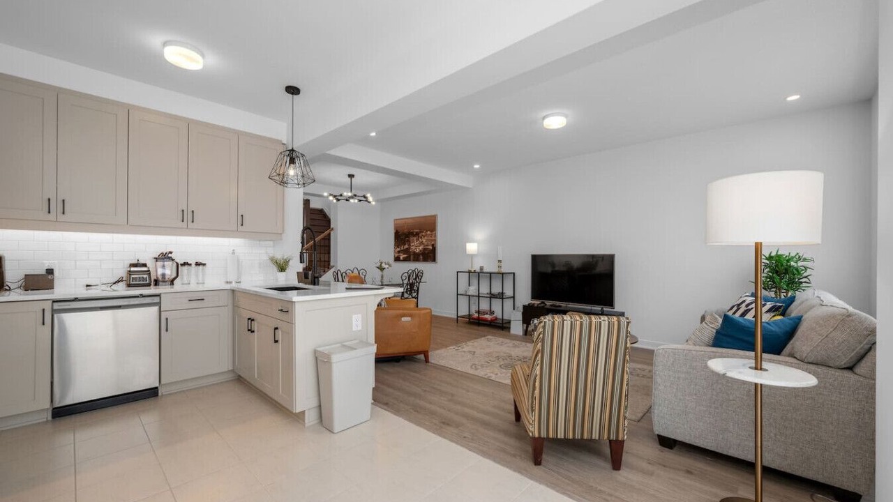 Photo of Livingroom in Ottawa Division