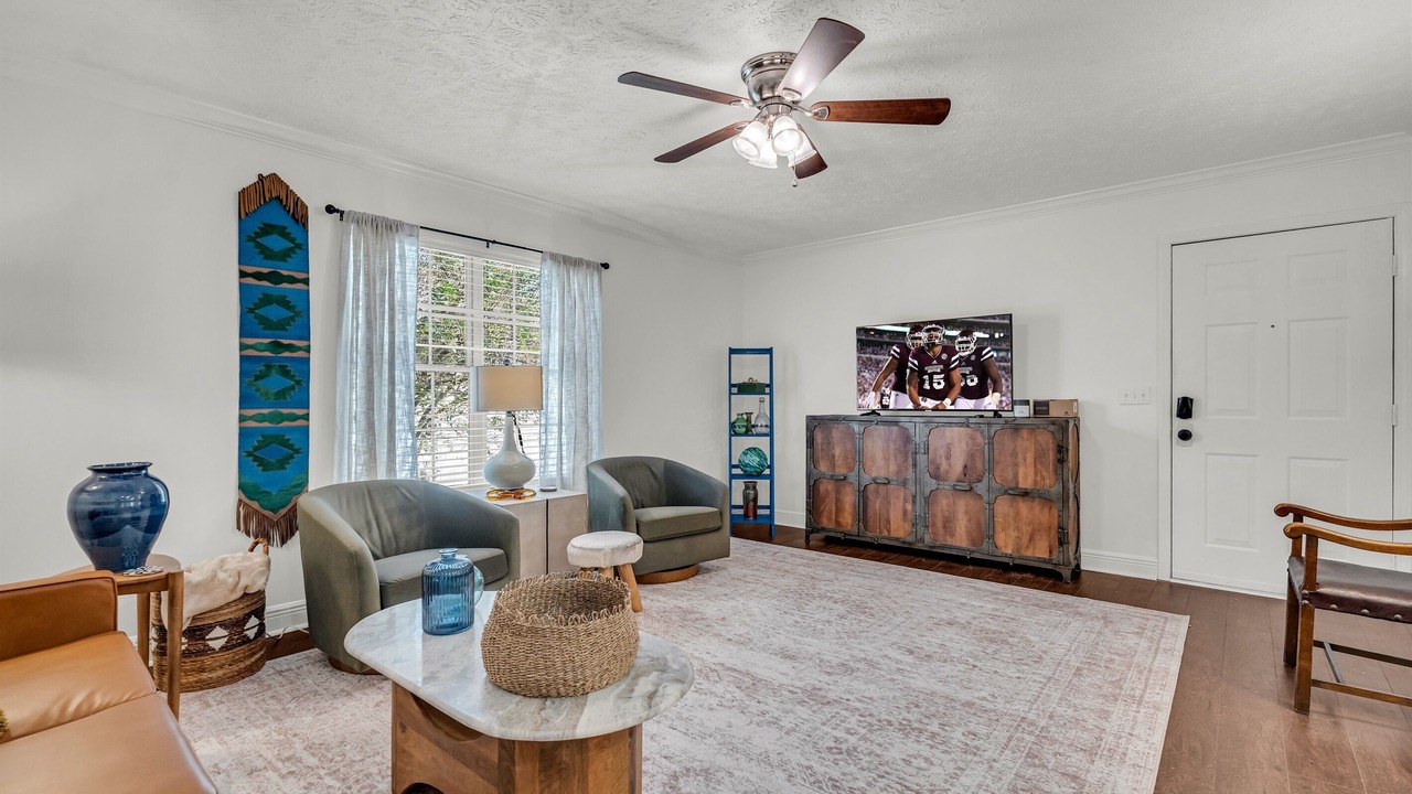 Photo of Livingroom in Starkville