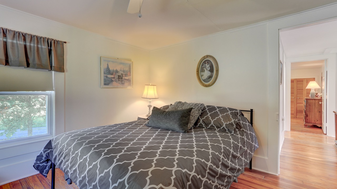 Photo of Bedroom in Narrowsburg
