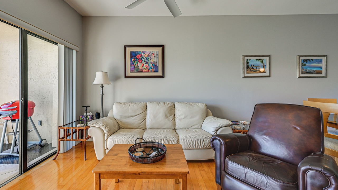 Photo of Livingroom in Central Naples