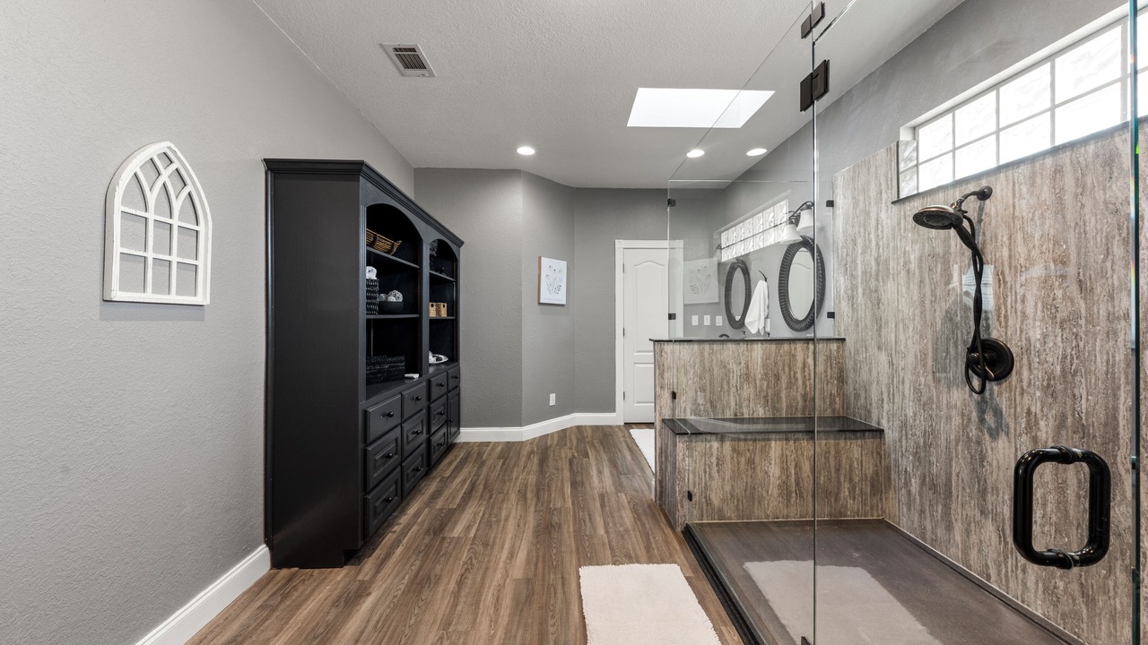 Photo of Bathroom in Bruceville-Eddy