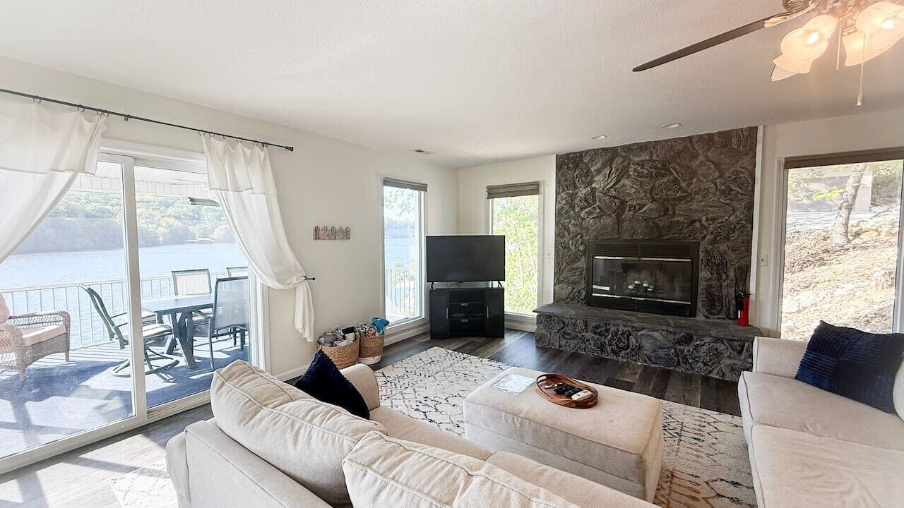 Photo of Livingroom in Linn Creek