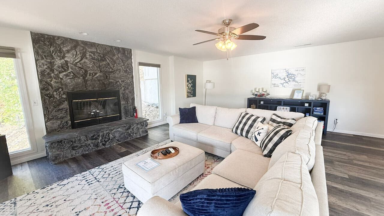 Photo of Livingroom in Linn Creek