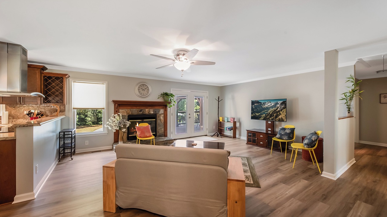 Photo of Livingroom in Northeast Raleigh