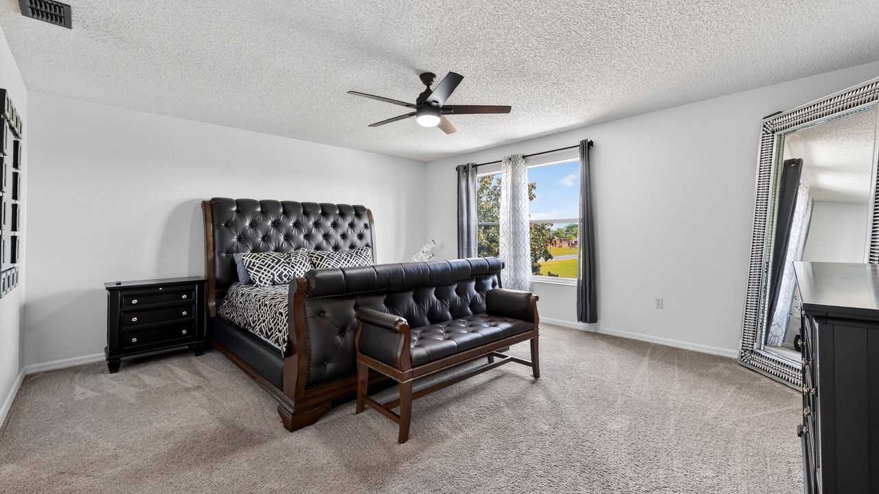 Photo of Bedroom in Crescent Lakes