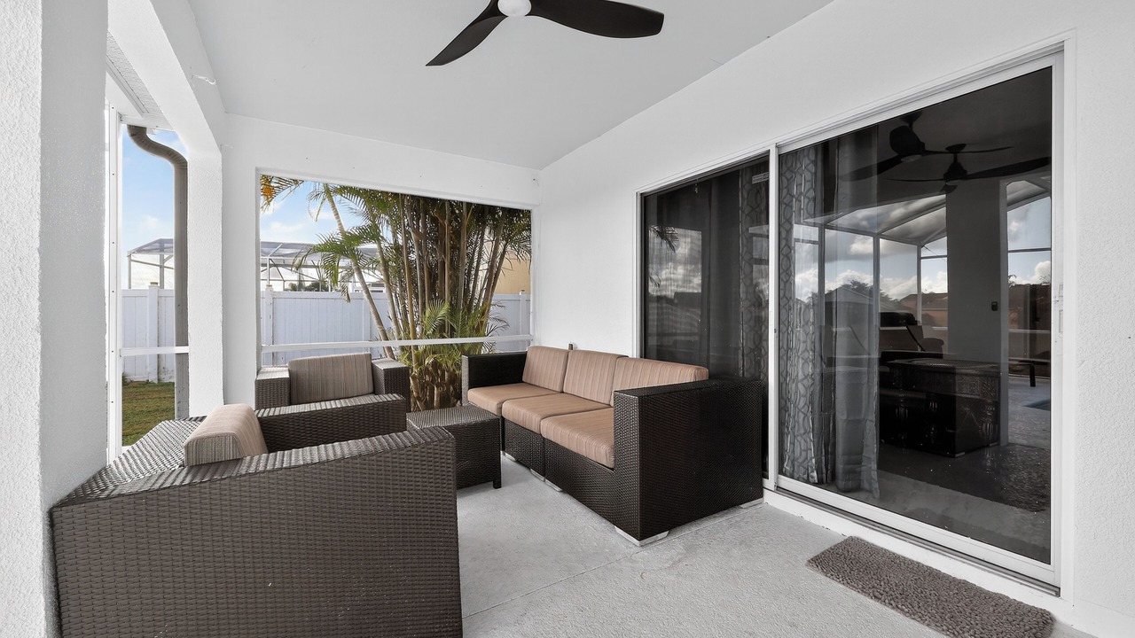 Photo of Patio Balcony in Crescent Lakes