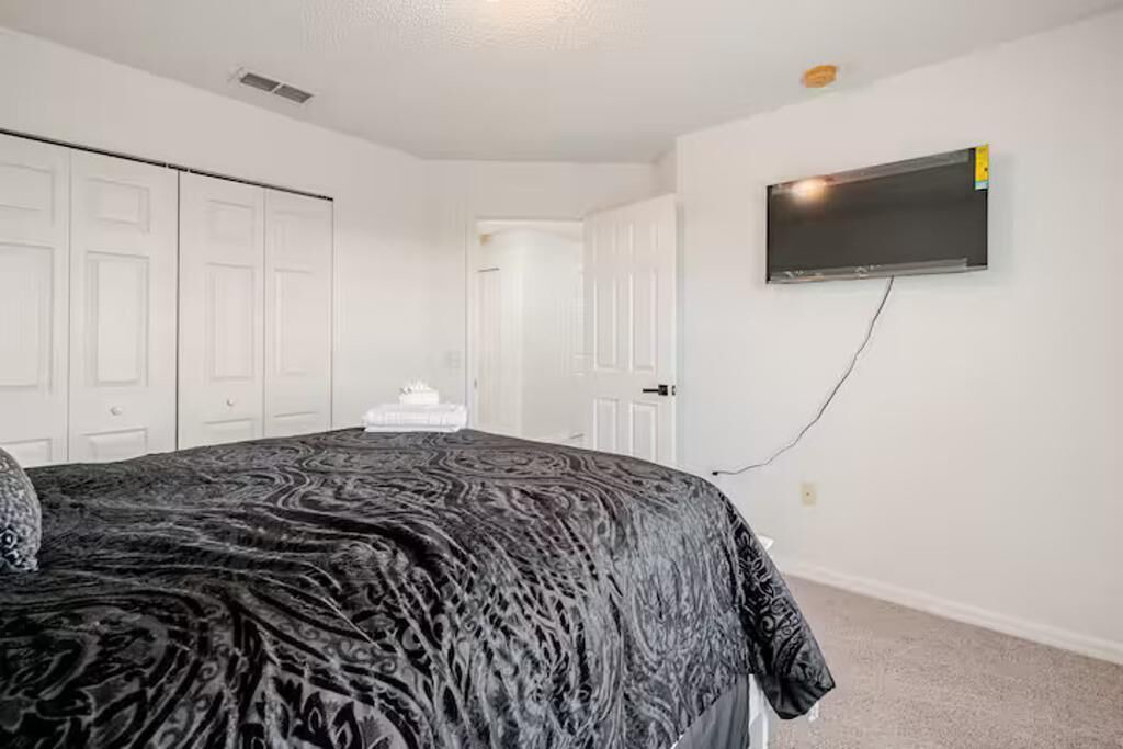 Photo of Bedroom in Crescent Lakes