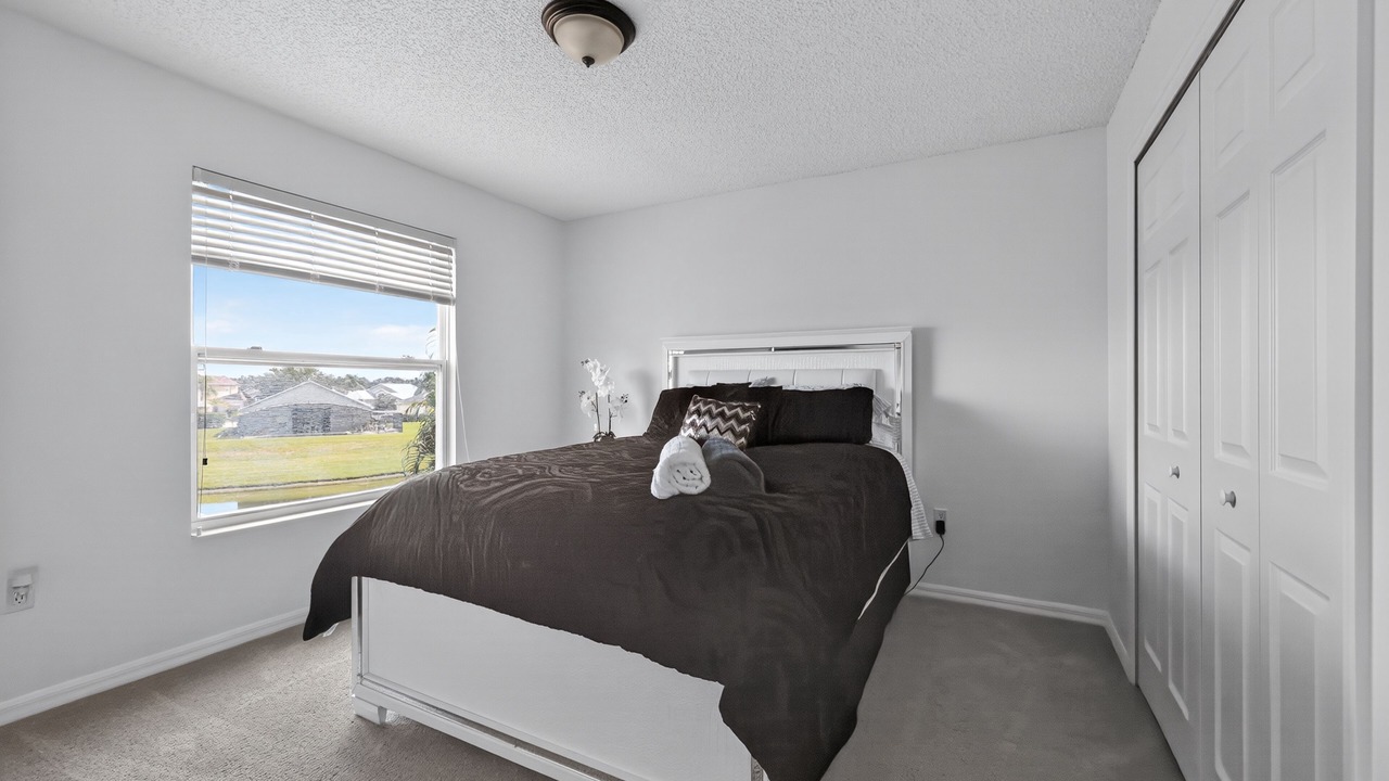 Photo of Bedroom in Crescent Lakes