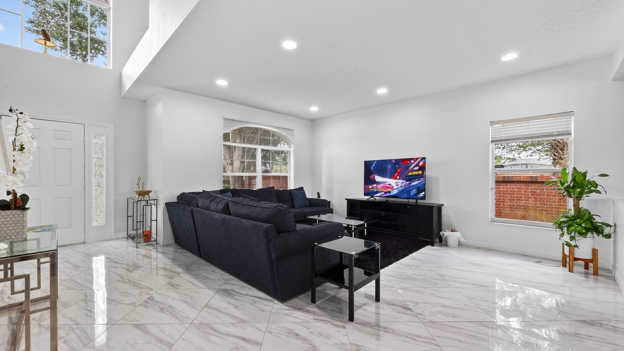 Photo of Livingroom in Crescent Lakes