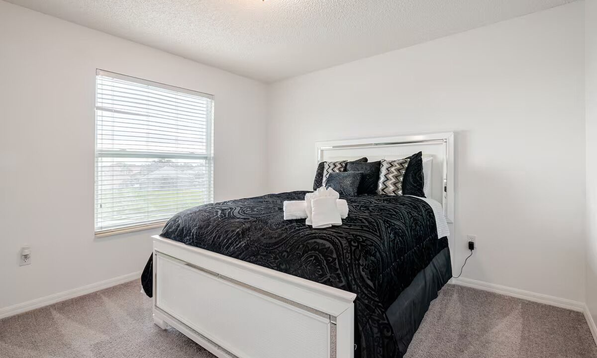 Photo of Bedroom in Crescent Lakes